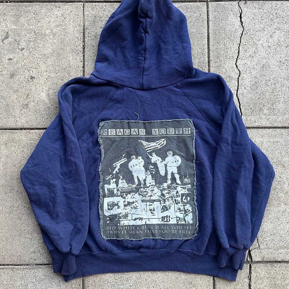 Vintage 1980’s Bassett Walker Sweatshirt With Pun… - image 2