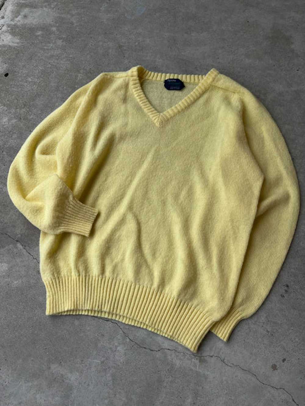 Vintage 00s Yellow Knitted Sweater - image 2