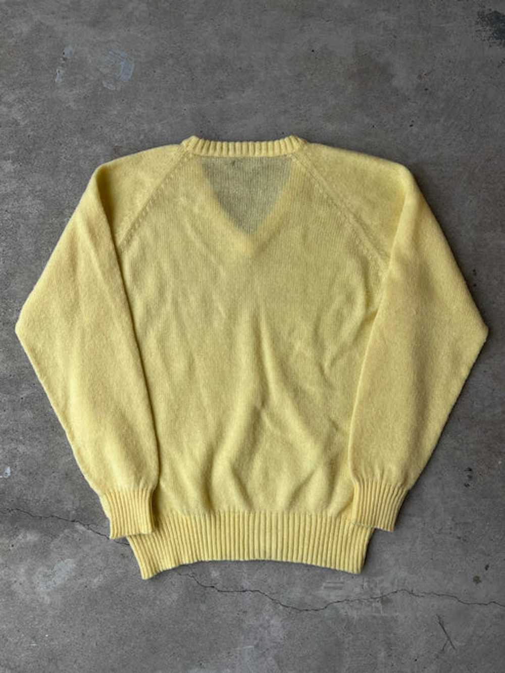 Vintage 00s Yellow Knitted Sweater - image 3