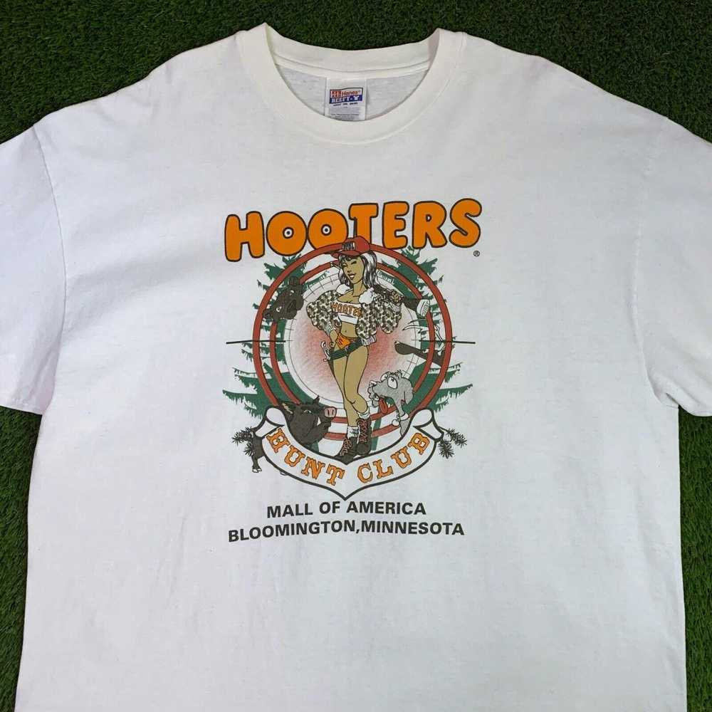 Vintage Vintage 90s Hooters Hunt Club Rare T Shir… - image 1