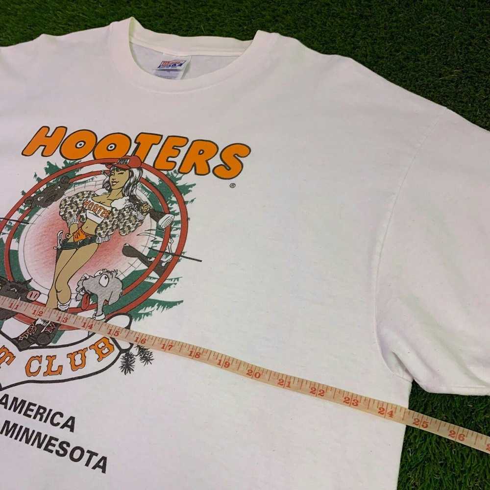 Vintage Vintage 90s Hooters Hunt Club Rare T Shir… - image 6