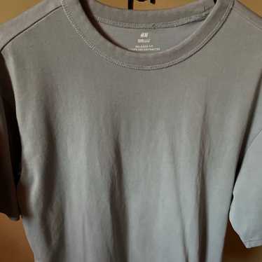 H&M gray t shirt - image 1