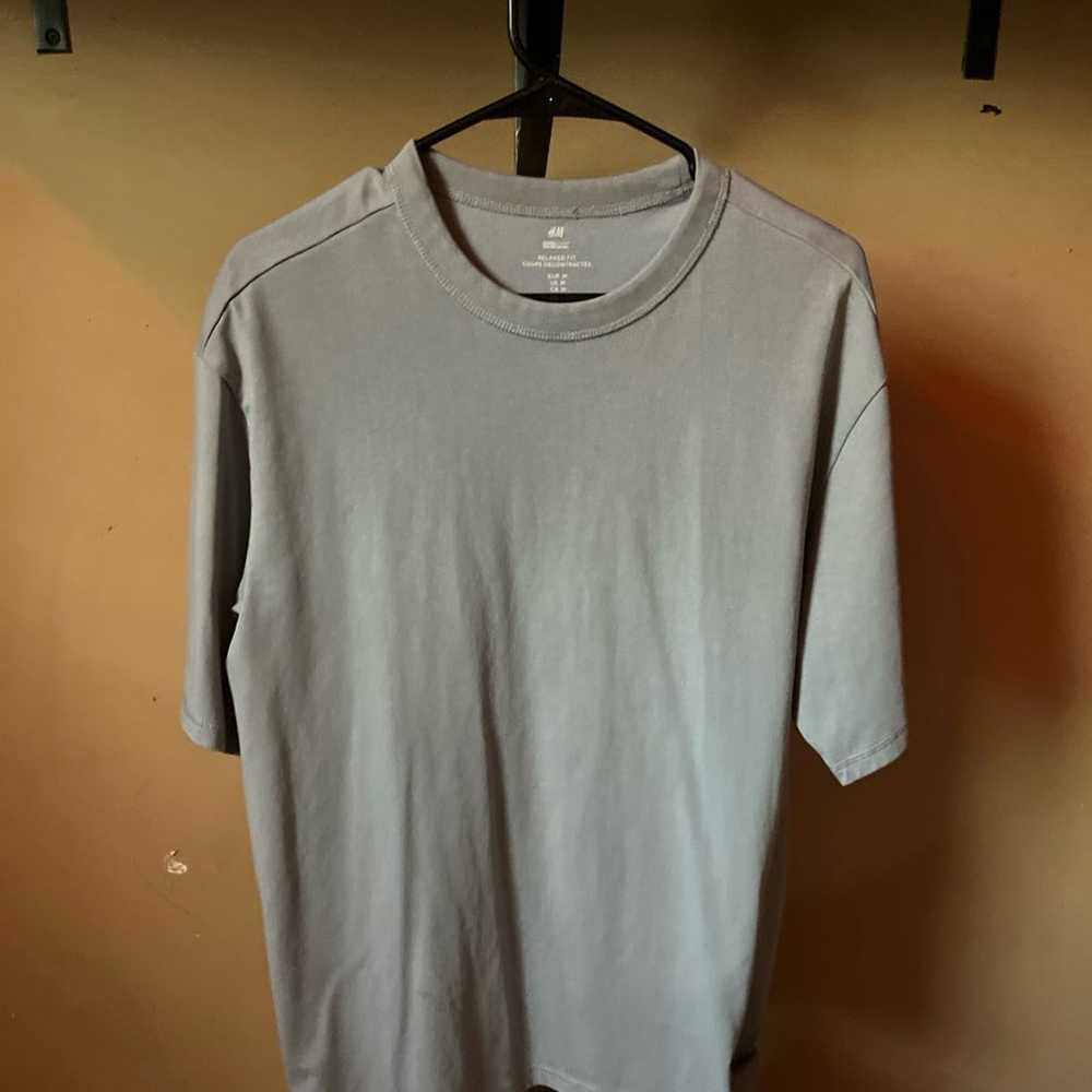 H&M gray t shirt - image 3