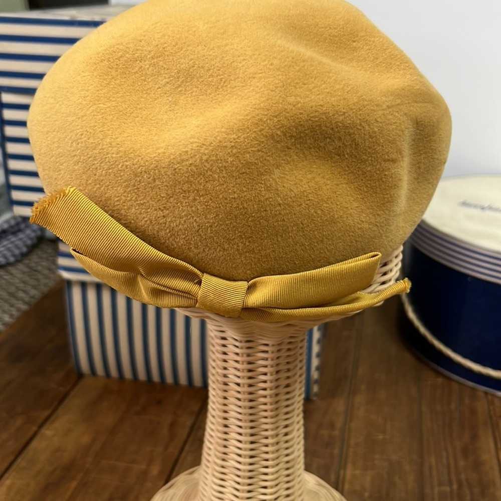 Vintage 1940s gold wool hat halo style hat back b… - image 3