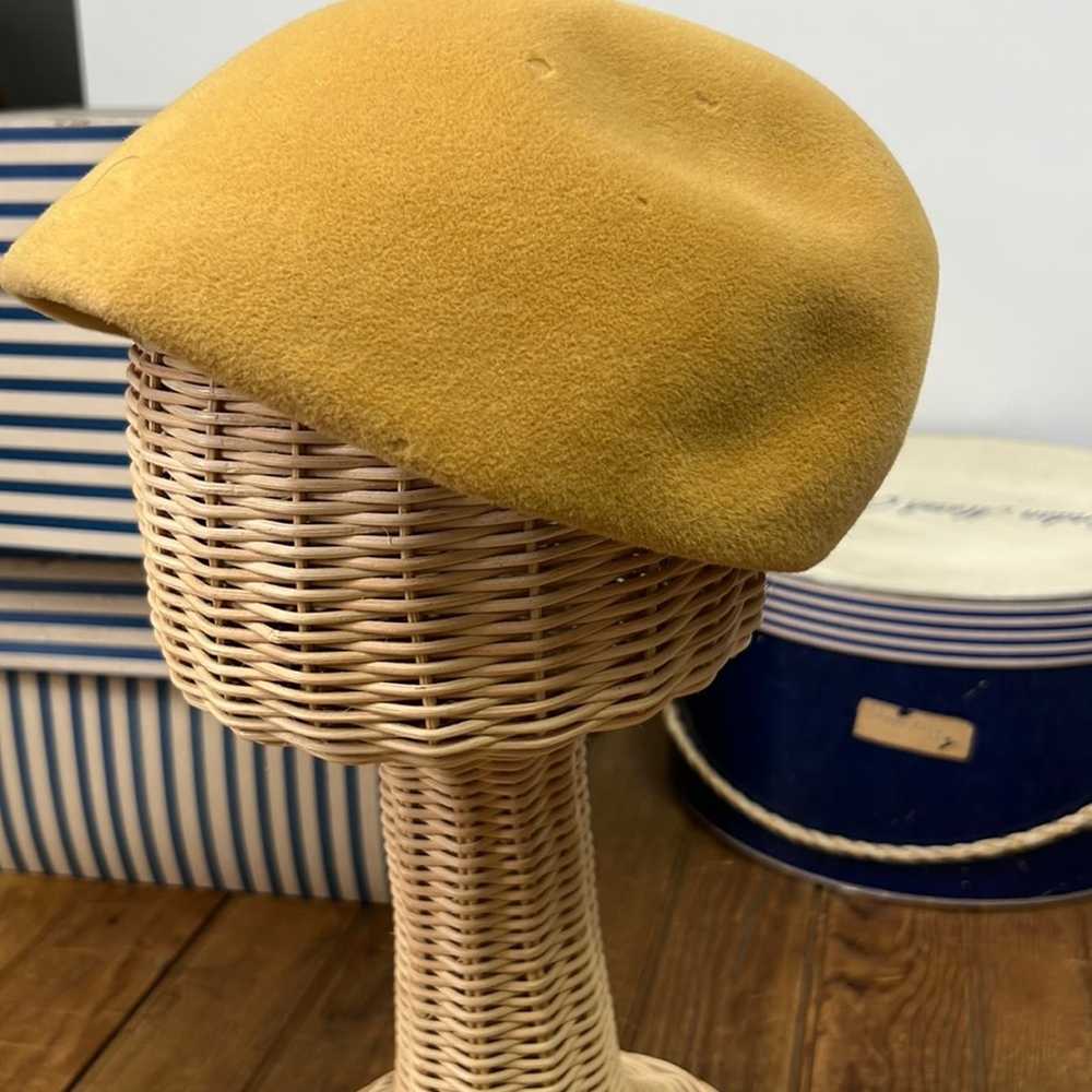 Vintage 1940s gold wool hat halo style hat back b… - image 4