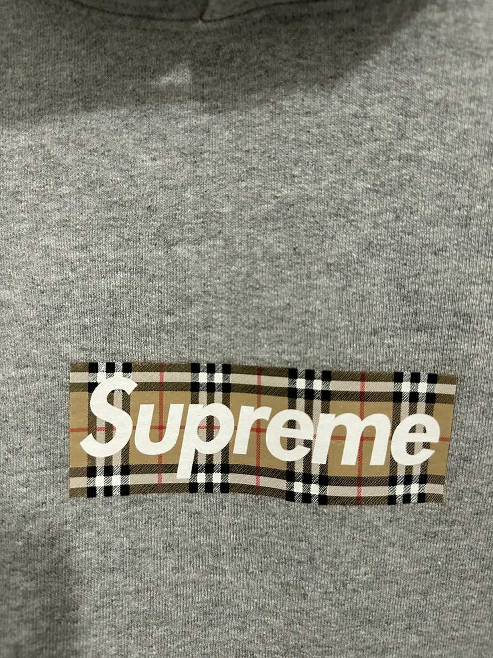 Burberry × Supreme Supreme X Burberry GREY HOODIE - image 3