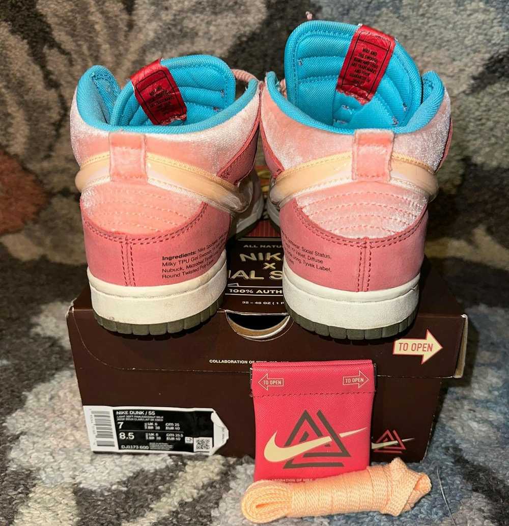 Nike Nike x Social Status Strawberry Milk Dunk Mi… - image 6