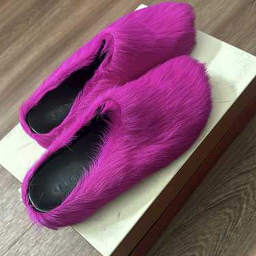 【関税&送料込】Marni Fuchsia Calf Hair Fussbett Slippers Fuchsia long-hair calfskin Fussbett sabot | Marni