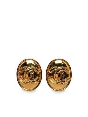 CHANEL Pre-Owned CC oval clip-on earrings - Gold