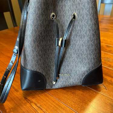 Buy Premium Women's Michael Kors Bucket Bag (J2343)