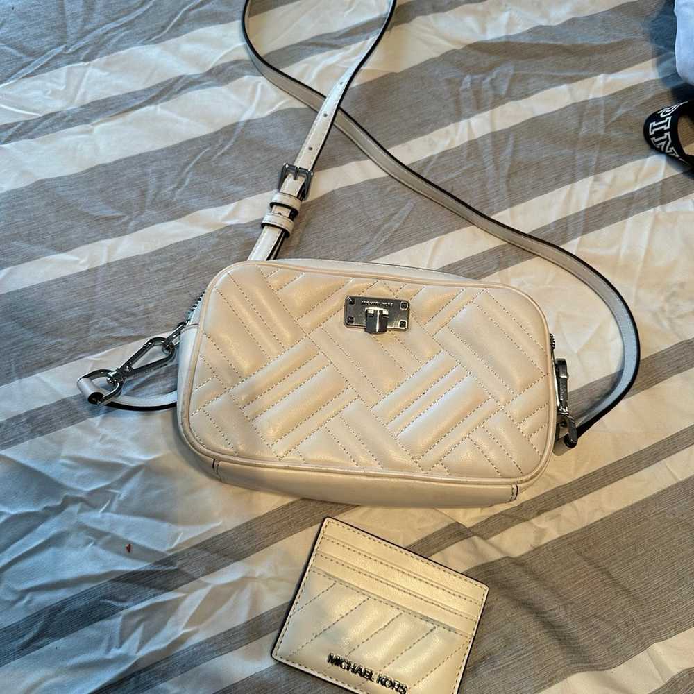 Crossbody Michael kors white with matching wallet - image 1