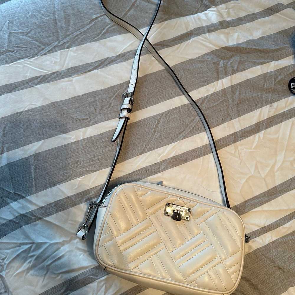 Crossbody Michael kors white with matching wallet - image 2
