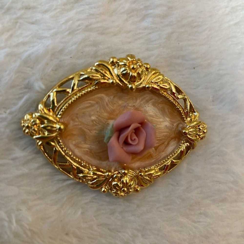 Brooch Pin with Raised Pink Rose Intricately Fram… - image 4