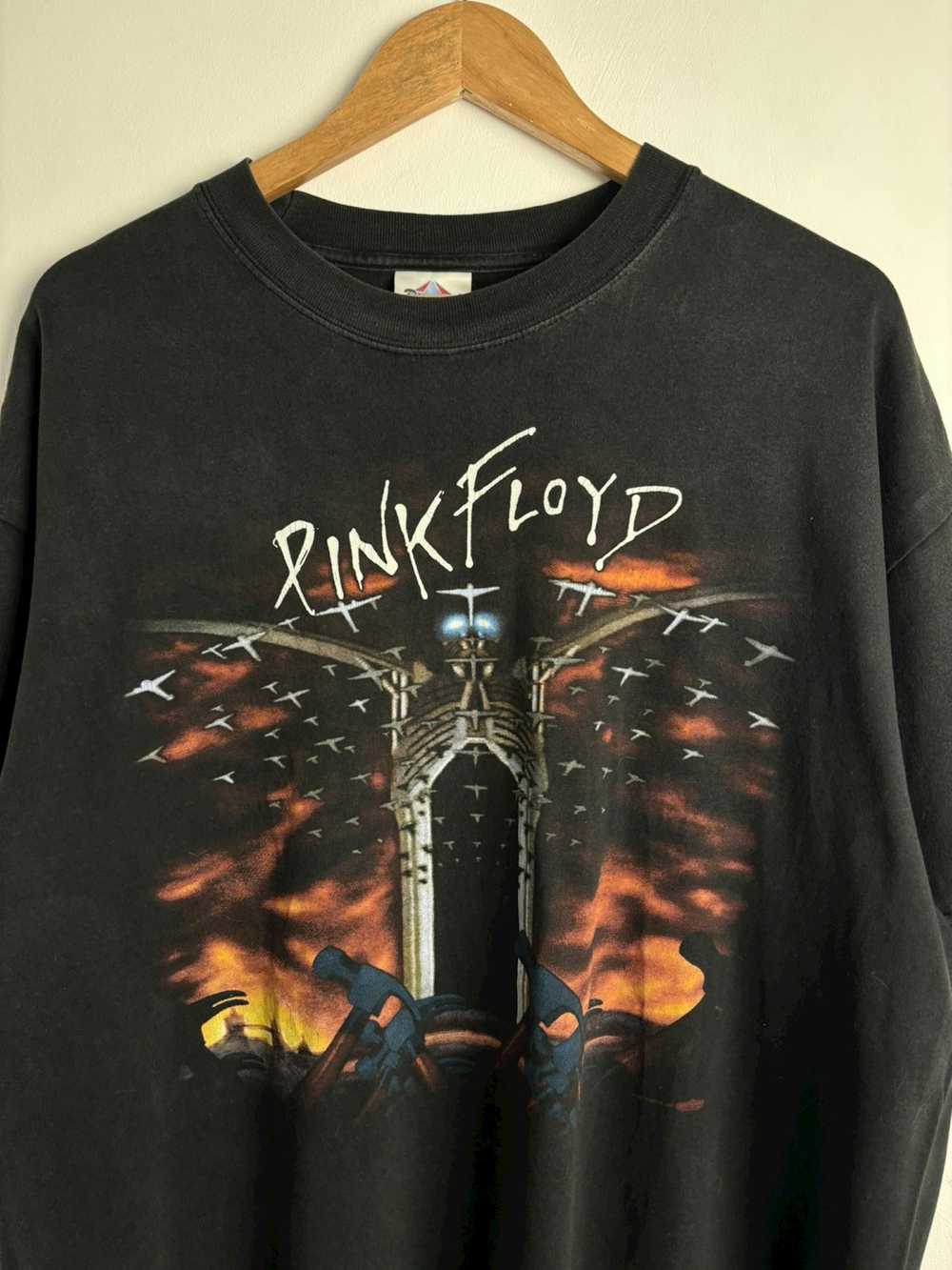 Band Tees × Pink Floyd Vintage 1997 Pink Floyd Wa… - image 4