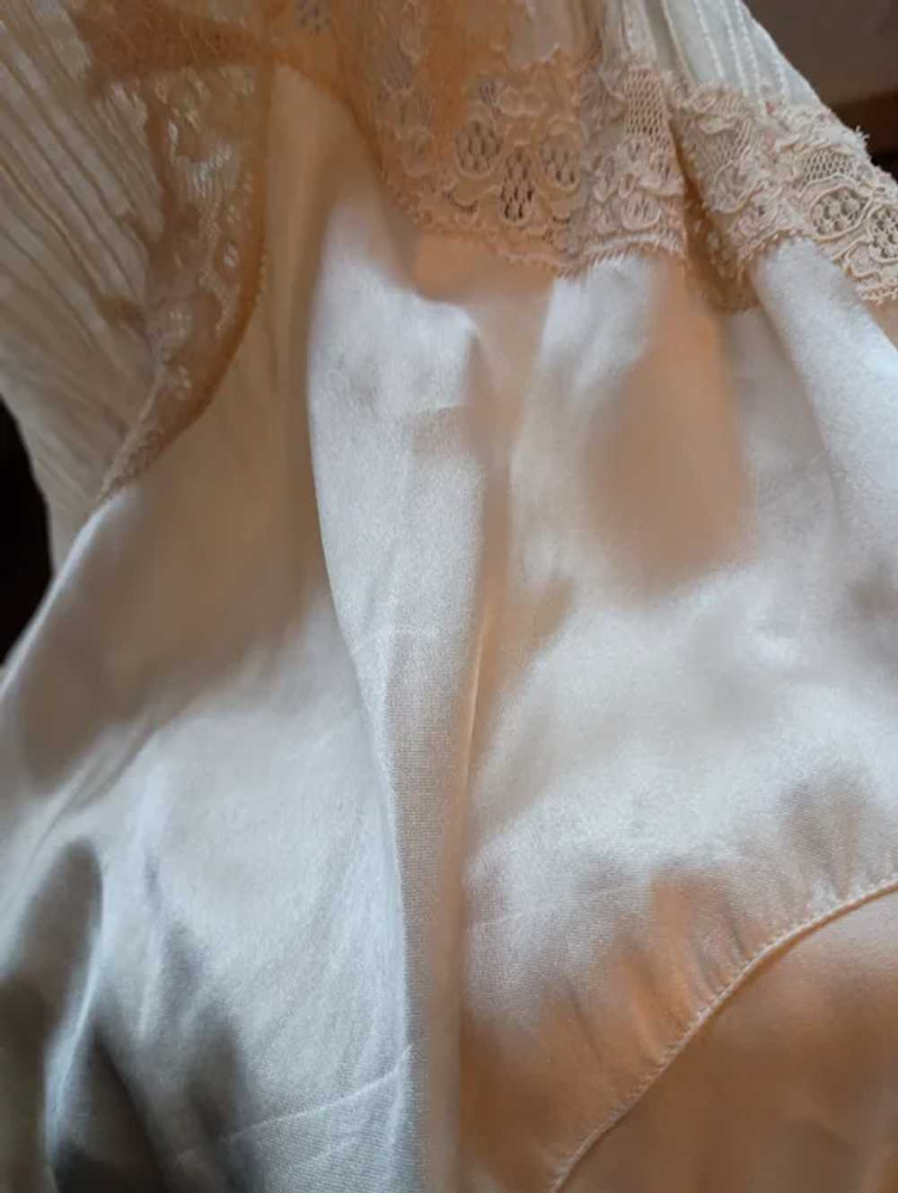 1930s or 40s Vintage Silk and Lace Nightgown Xs S… - image 10