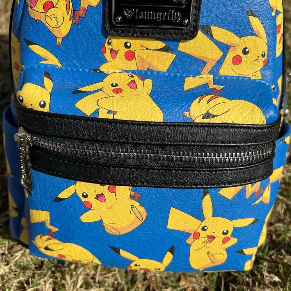 Pikachu back pack - image 3