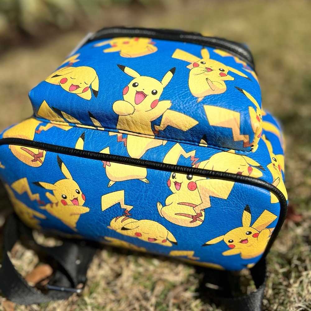 Pikachu back pack - image 4