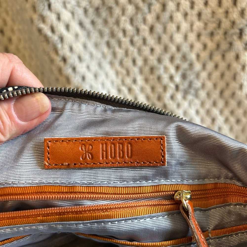 The HOBO Brand Leather Purse - image 8