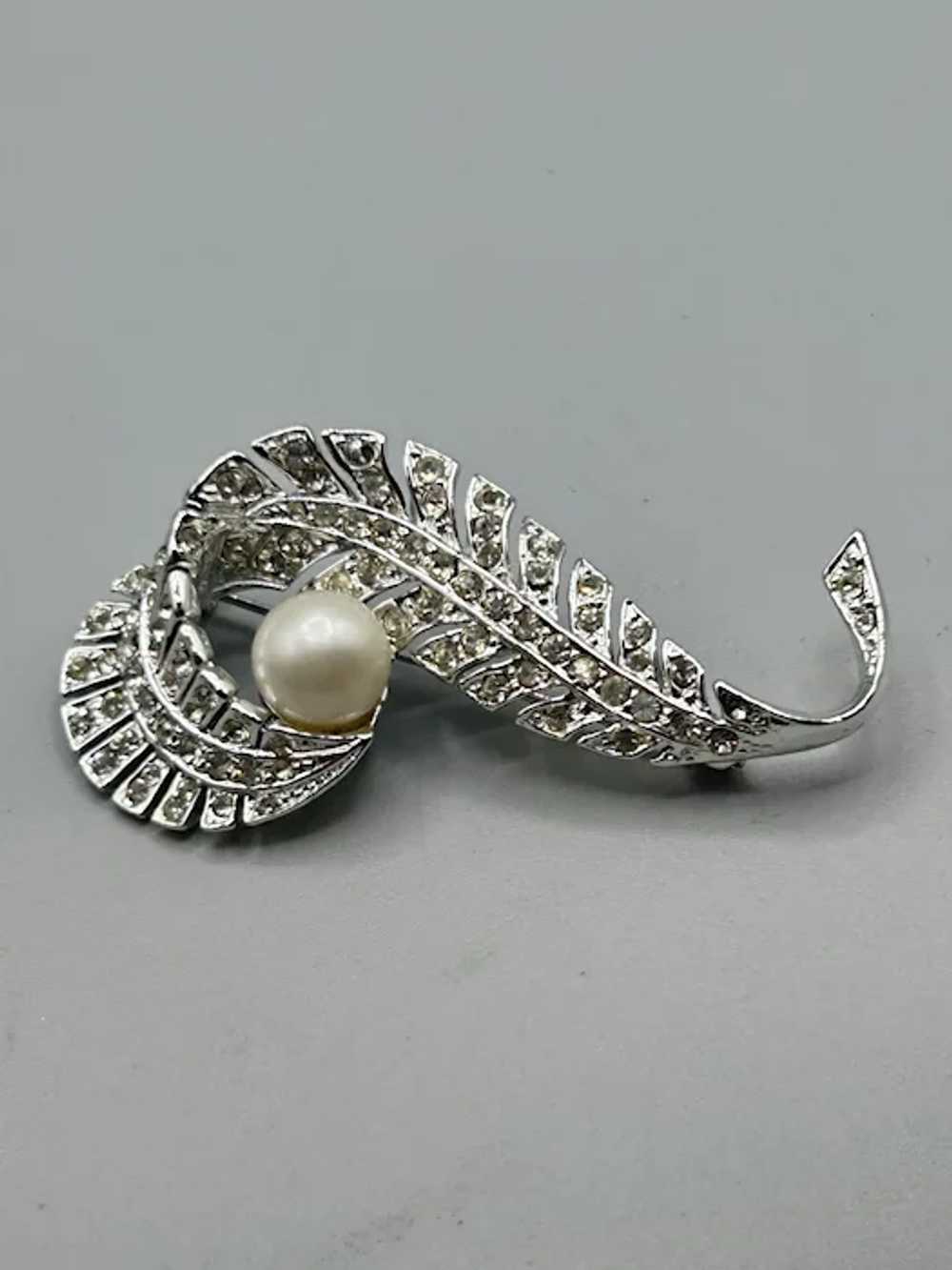 Vintage Feather with Pearl Pin Brooch Silver Tone… - image 3