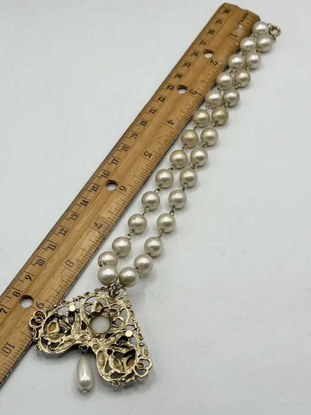 Vintage white pearl beaded pendant necklace - image 5