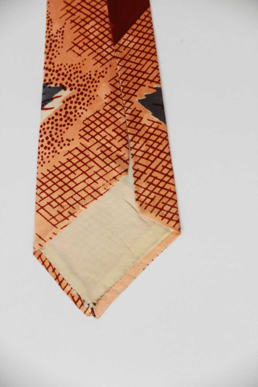 1940s Three Leaf Print Rayon Necktie - image 10