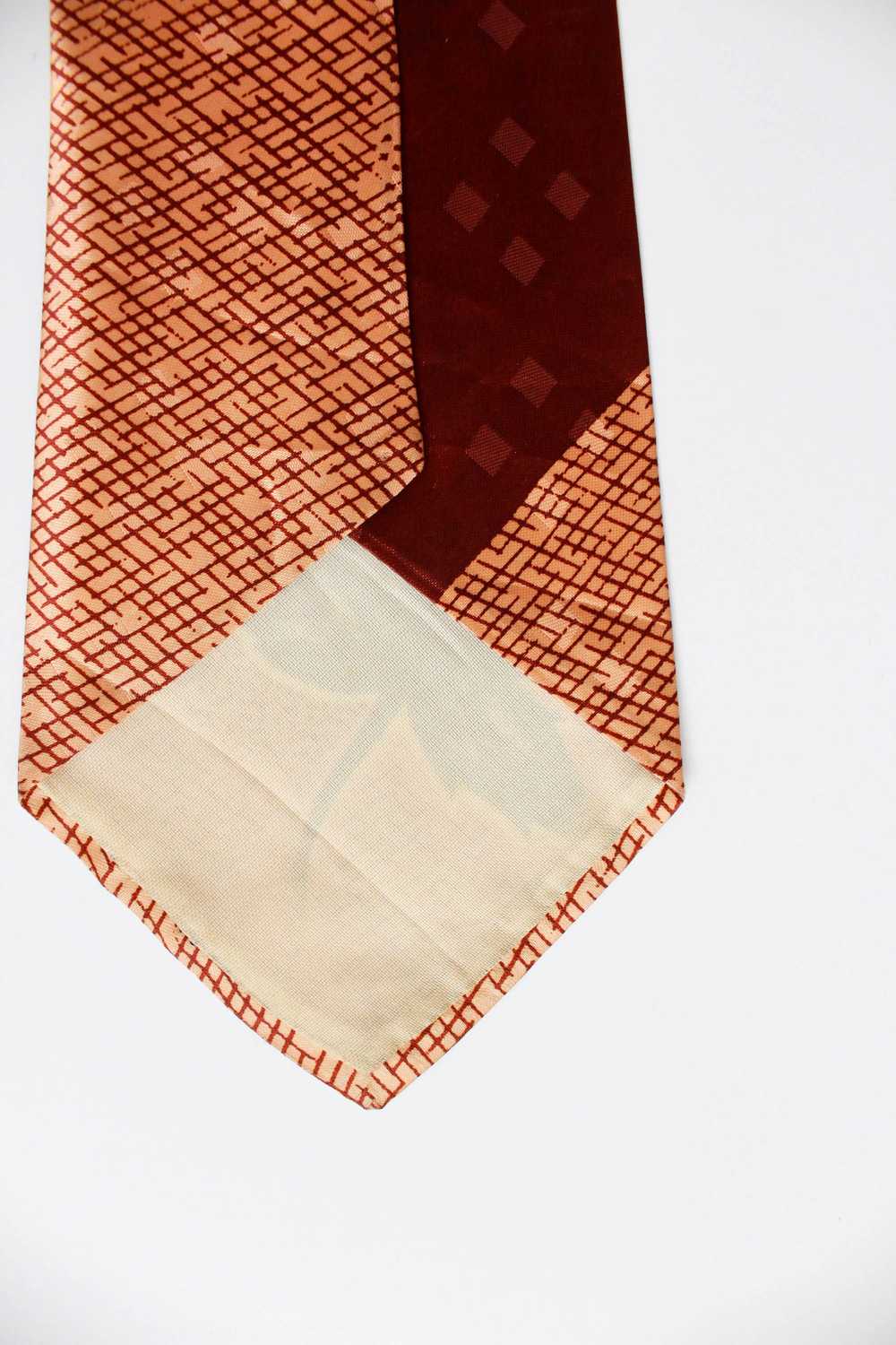 1940s Three Leaf Print Rayon Necktie - image 9