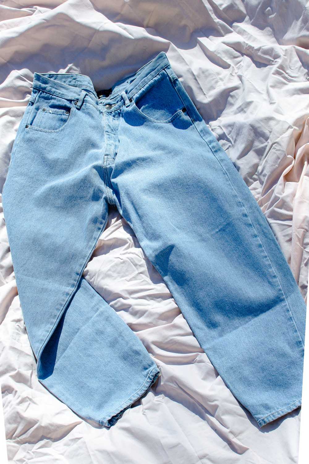 1990s Classic Light Wash Jeans / 32-31 - image 4
