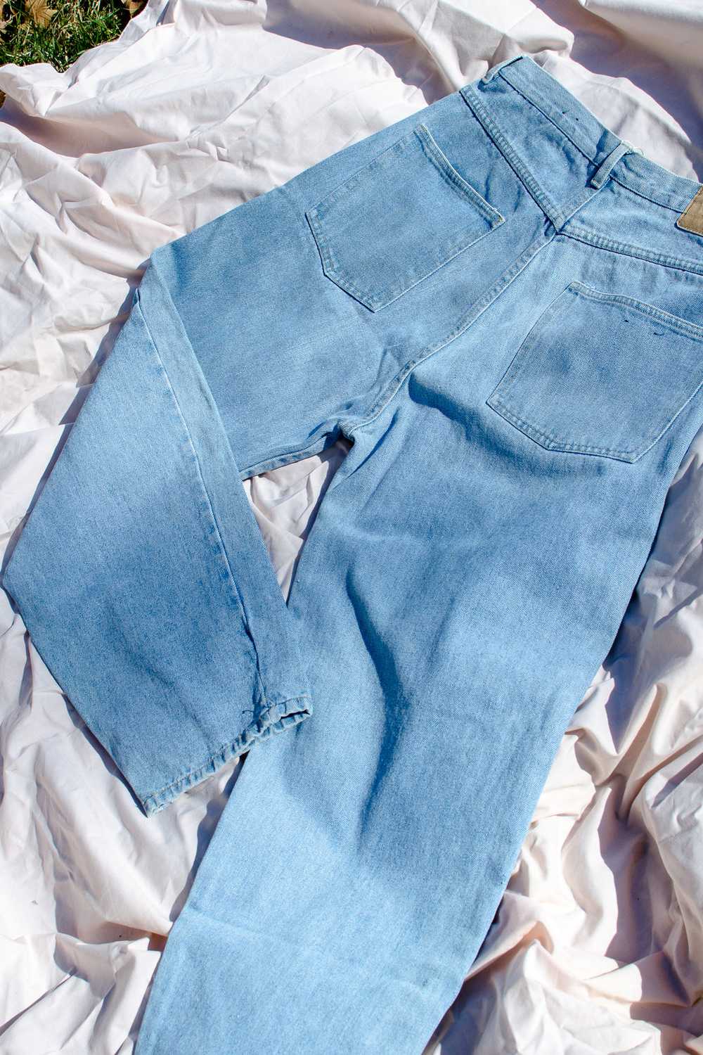 1990s Classic Light Wash Jeans / 32-31 - image 8