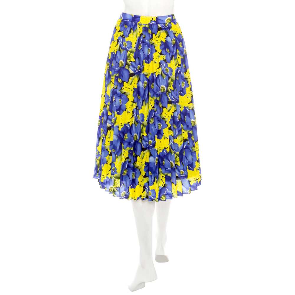 Blue and Yellow Crêpe de Chine Floral-Print Pleat… - image 2