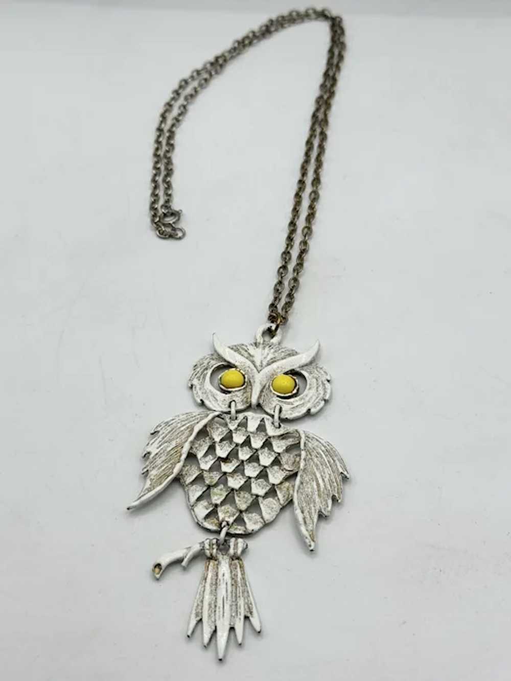 Vintage white enamel owl pendant necklace - image 2