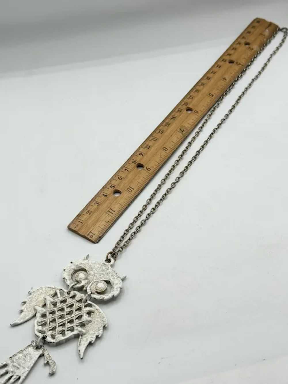 Vintage white enamel owl pendant necklace - image 3