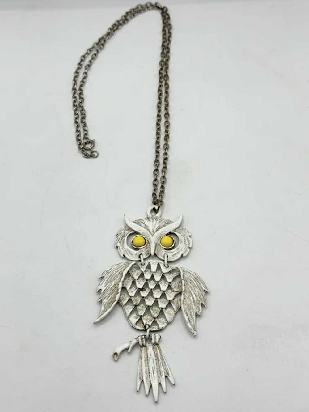 Vintage white enamel owl pendant necklace - image 5