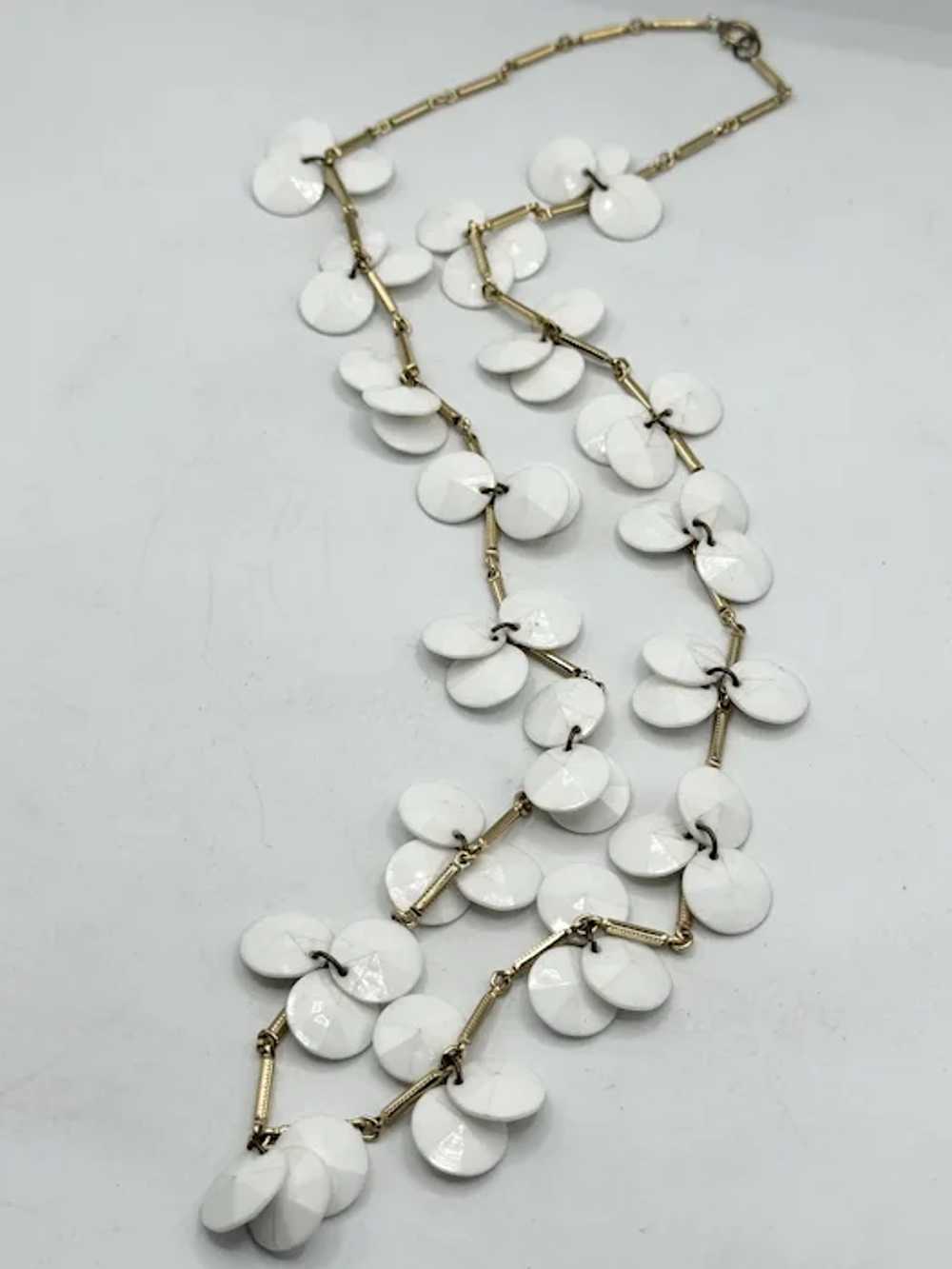 Vintage white beaded gold chain necklace - image 4