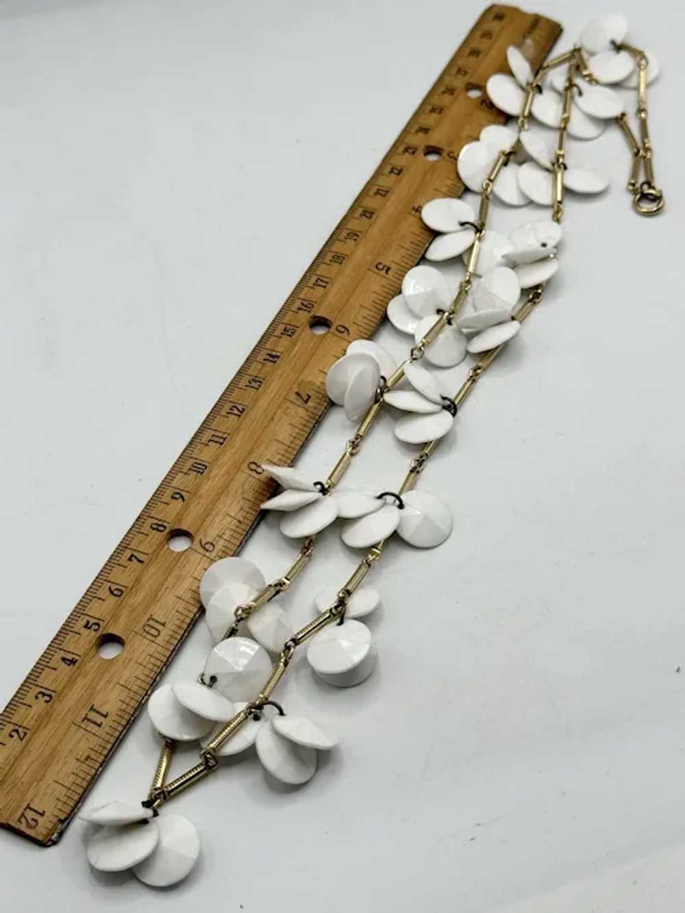 Vintage white beaded gold chain necklace - image 5