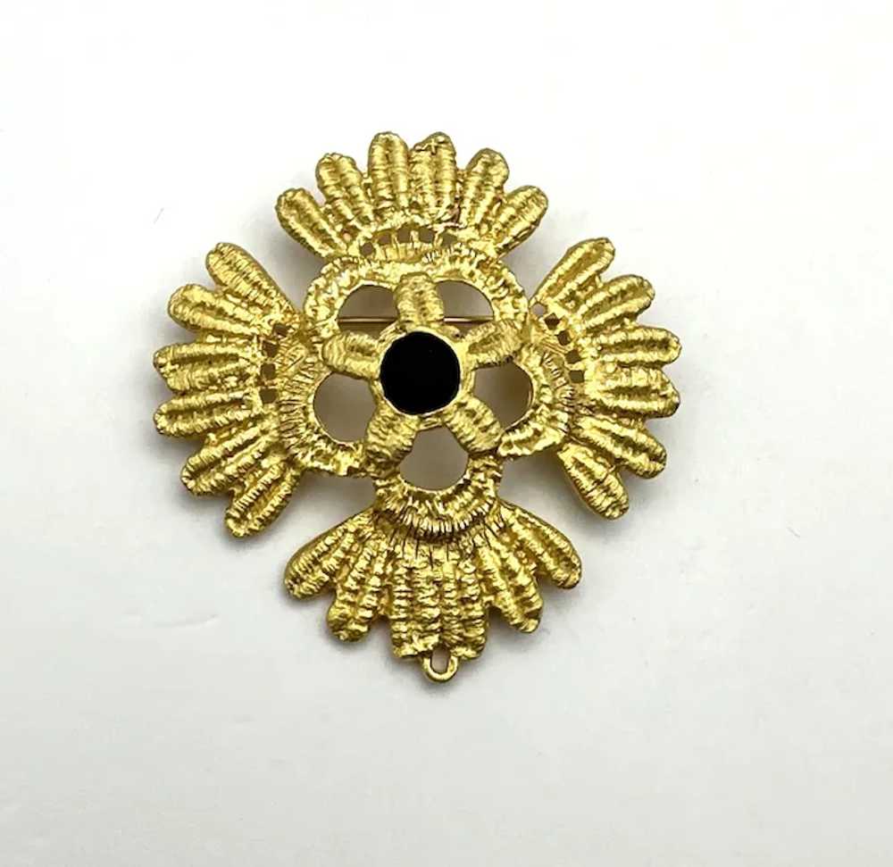 Etched Goldtone Flower Brooch with Pretty Black C… - image 10