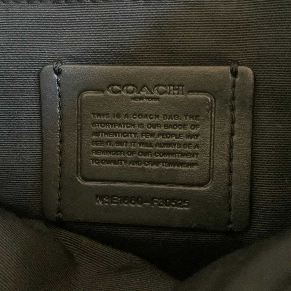 Coach bag turn lock style - image 6