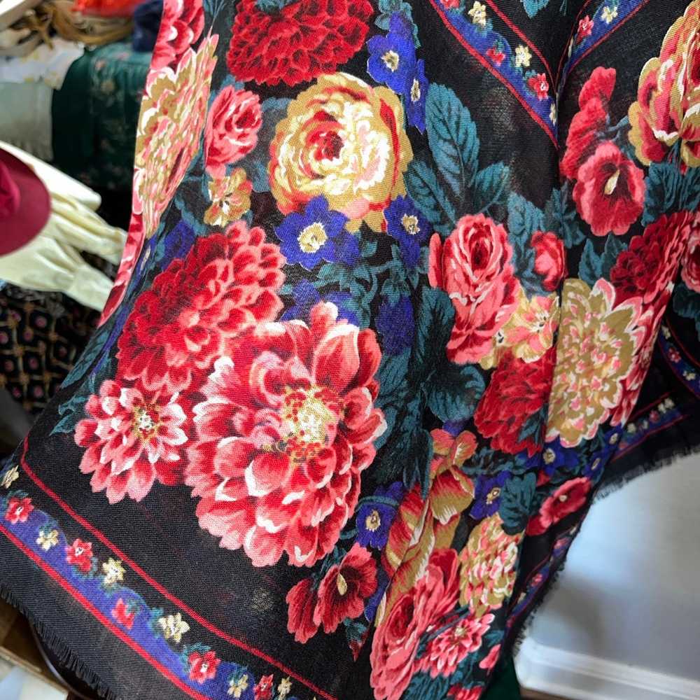 Vintage Smithsonian floral wool shawl - image 3
