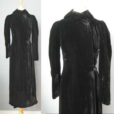 Black Velvet Wrap Dress / Vtg 20s ?/ Slim fitting… - image 1