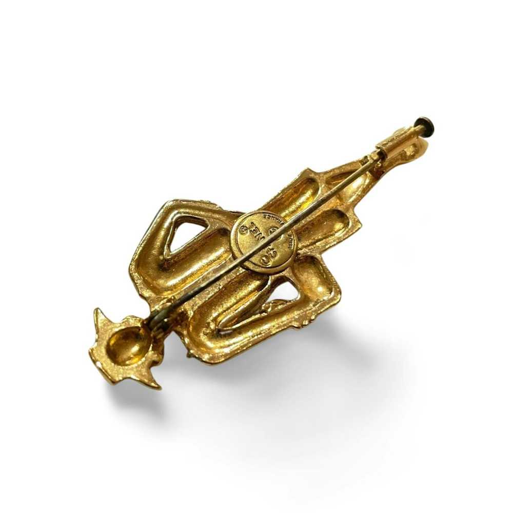 Chanel Vintage CHANEL Gold tone brooch in Chanel … - image 6
