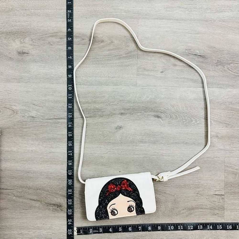 NEW NWOT Disney Snow White Phone Crossbody Bag - … - image 10