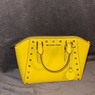 Yellow studded Michael kors ciara MD handbag mess… - image 1