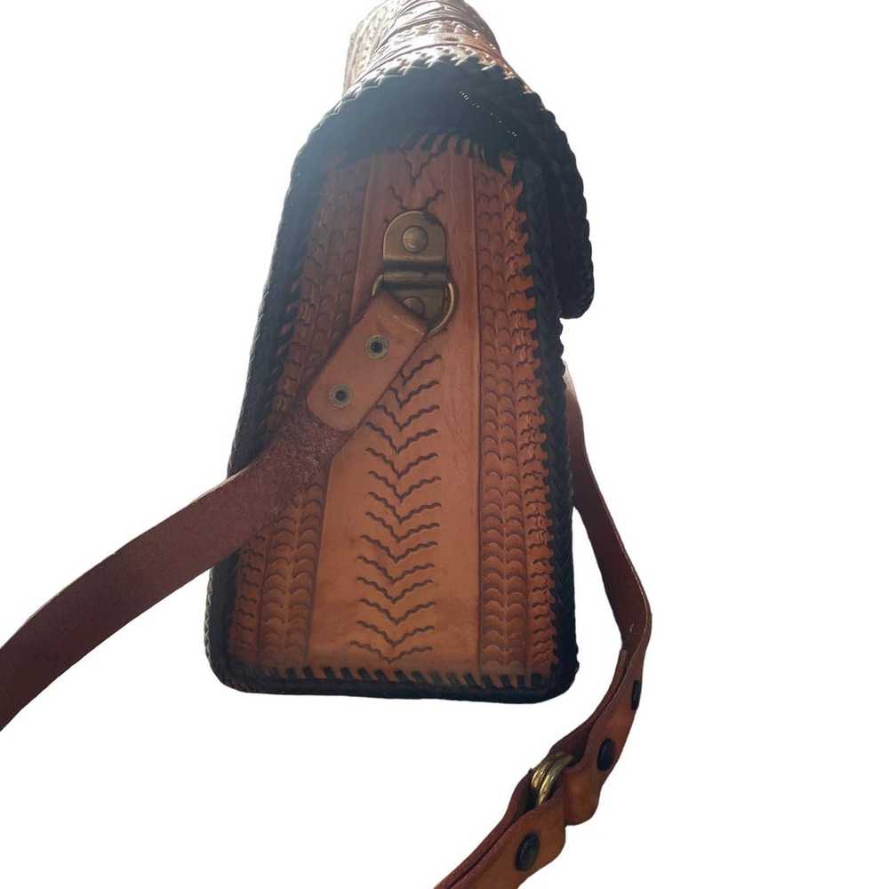 Vintage 1970’s tooled leather purse - image 3