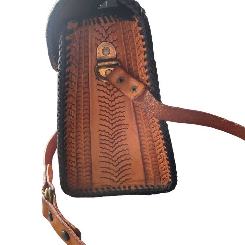 Vintage 1970’s tooled leather purse - image 4