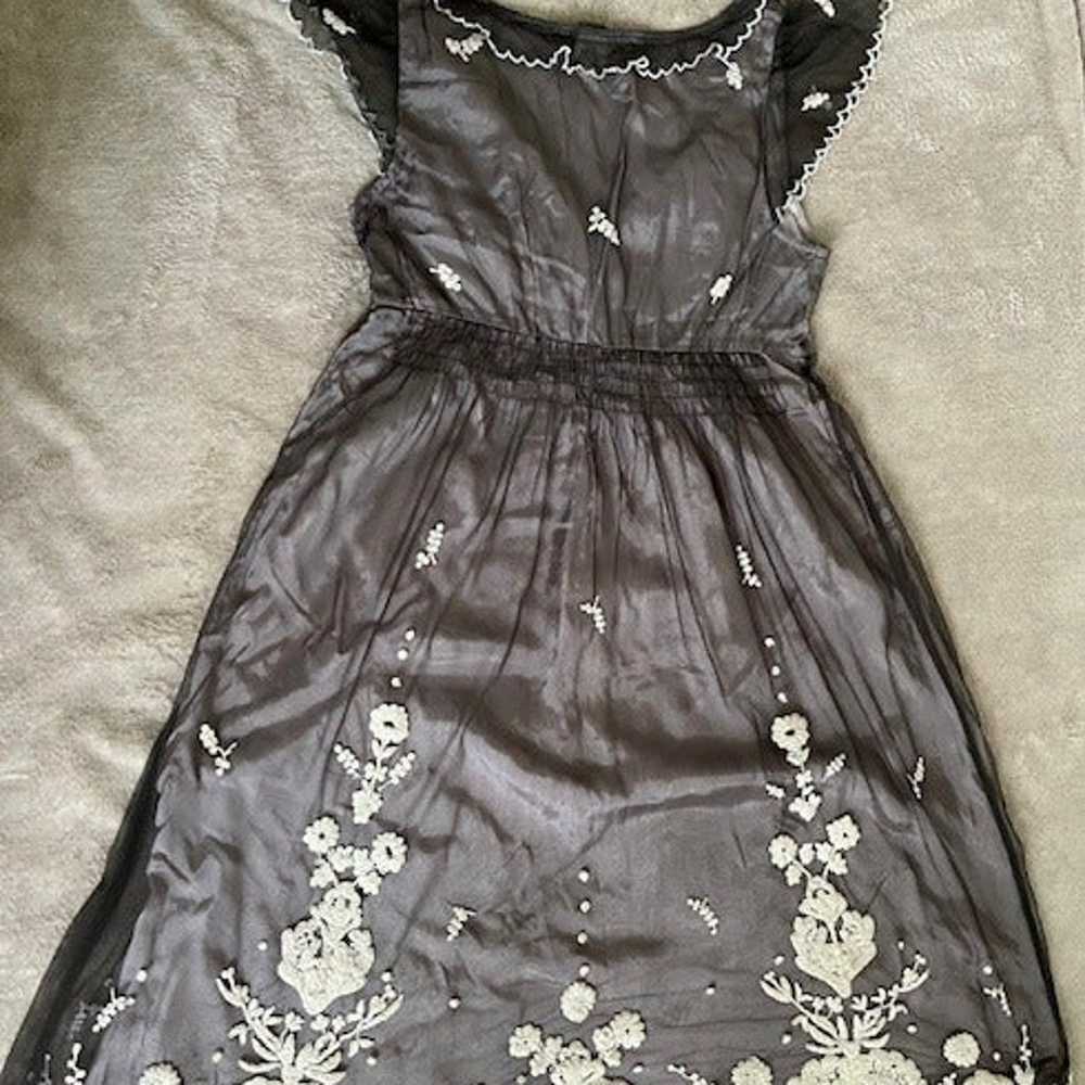 Anthropologie Floral Embroidery Dress Gray Size 6 - image 2