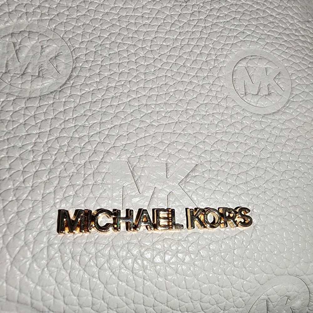 Michael Kors Cora Light Cream Zip Pouchette Leath… - image 5