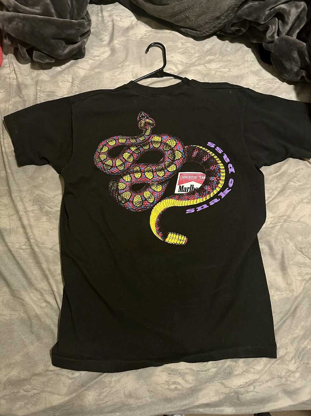 Marlboro Vintage 90s Marlboro Snakes t-shirt - Gem