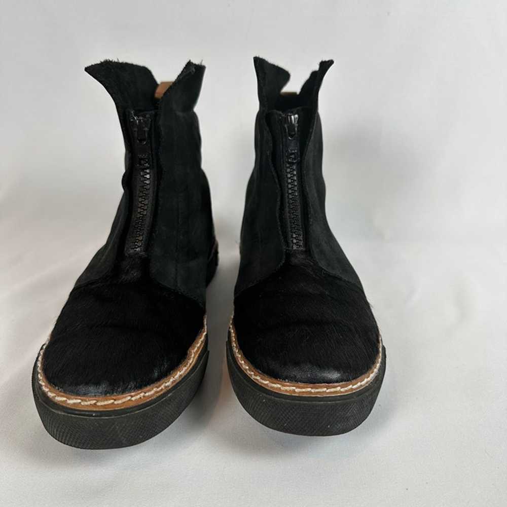Womens Black Blackstone Fur winter Boot, size 37 - image 4