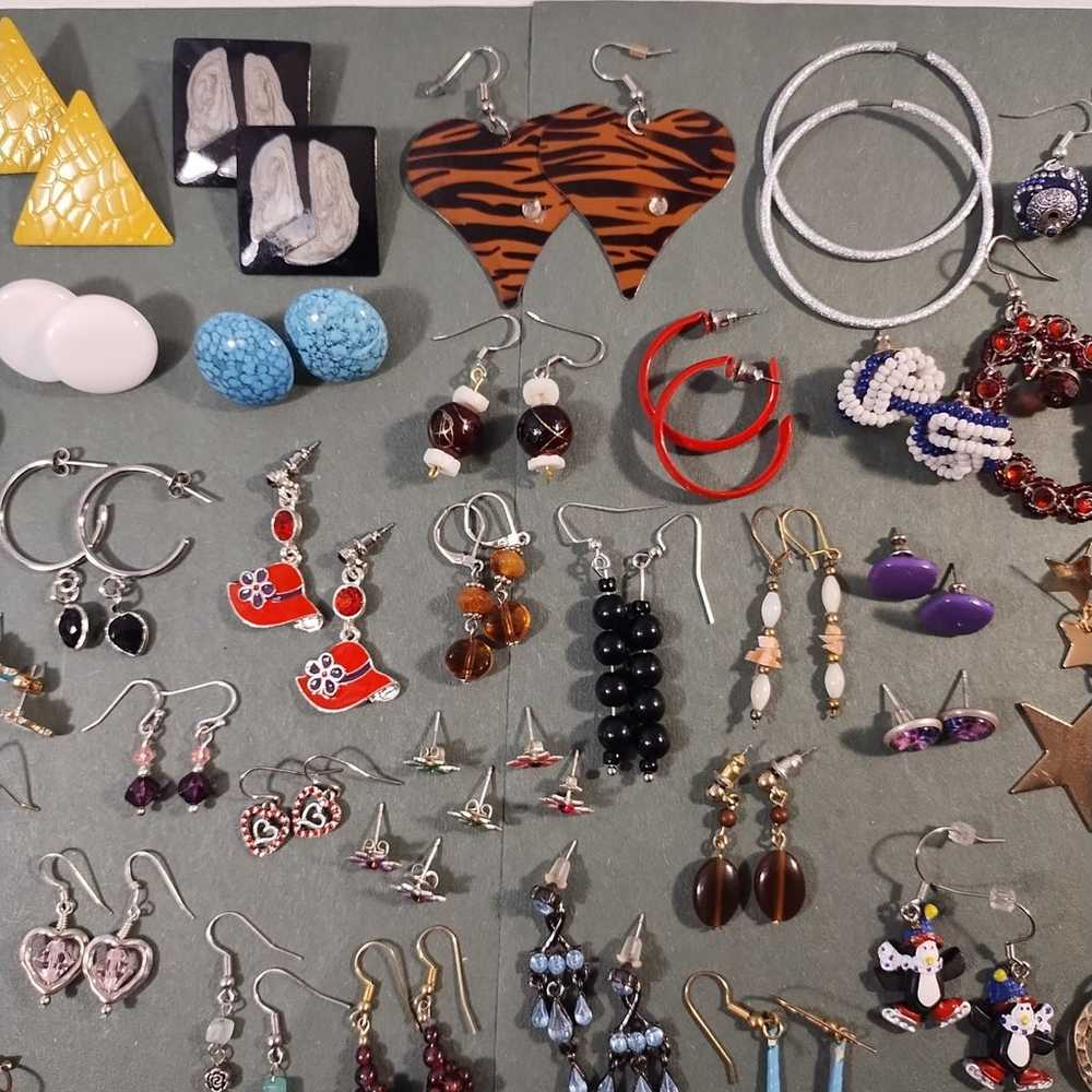 53 pairs of pierced earrings - image 11