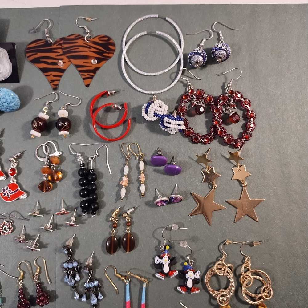 53 pairs of pierced earrings - image 12