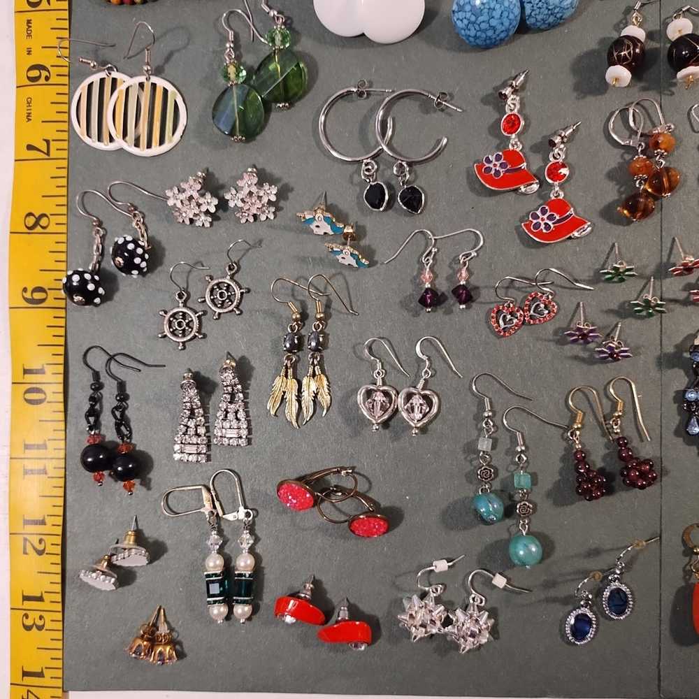 53 pairs of pierced earrings - image 3